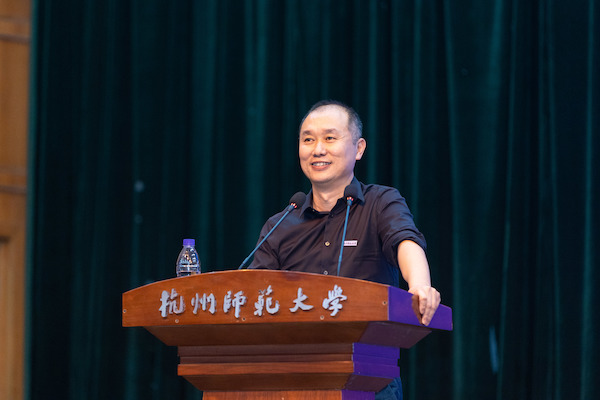 周院长发言特写