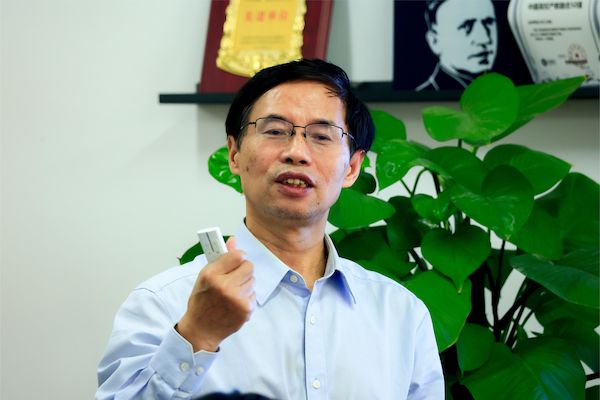 张铁锐研究员3(1)
