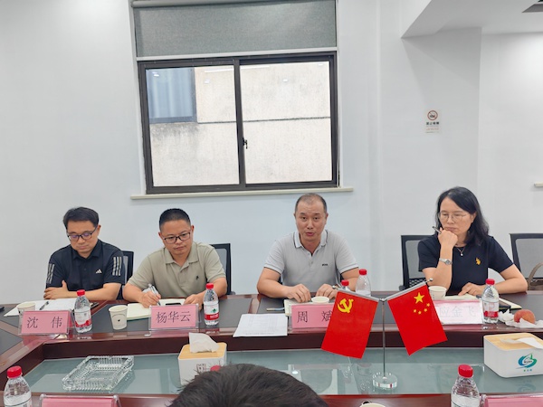 座谈会周院长特写