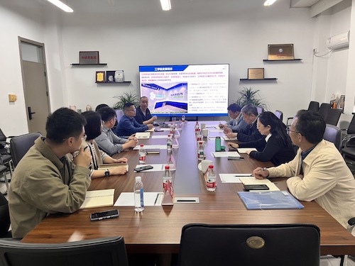 座谈会